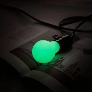 Prenosna večbarvna LED lučka z daljincem